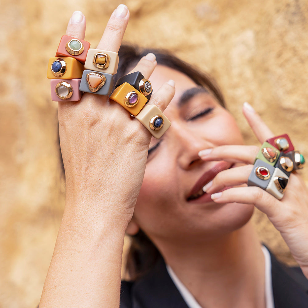 Anillo mujer color moka con moonstone naranja