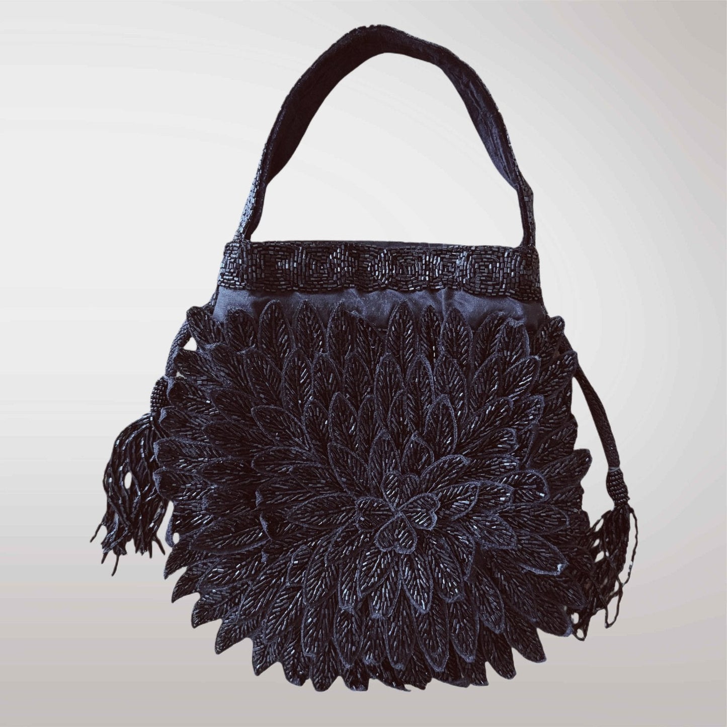 Bolso-Ariel-Black-My-Indian-Storiesâ€”bolso-de-mano-elegante-en-tono-negro-con-diseÃ±o-artesanalâ€”detalles-sofisticados-que-combinan-con-cualquier-look