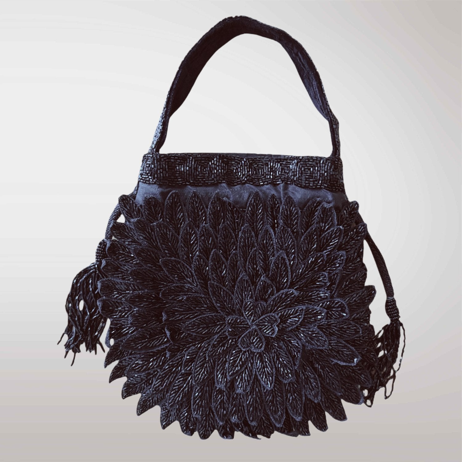 Bolso-Ariel-Black-My-Indian-Storiesâ€”bolso-de-mano-elegante-en-tono-negro-con-diseÃ±o-artesanalâ€”detalles-sofisticados-que-combinan-con-cualquier-look