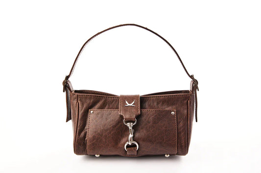 Bolso-de-hombro-en-cuero-texturizado-marrÃ³n-oscuro-con-cierre-de-solapa-y-mosquetÃ³n-correa-ajustable-bolsillos-exteriores-y-compartimento-interior-amplio.